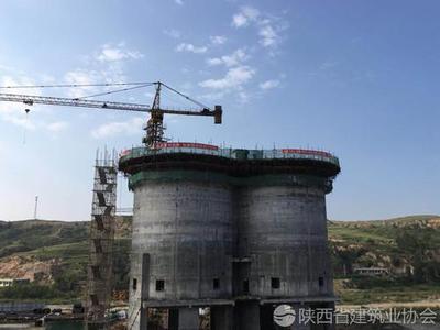 陜煤建設(shè)天工公司土建一部沙梁礦產(chǎn)品倉滑模順利告捷，建設(shè)工程施工再創(chuàng)佳績